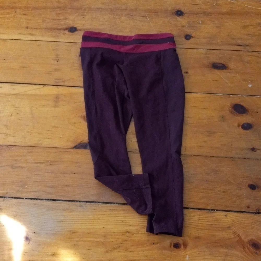 Lululemon womens size 6 crop leggings burgundy/red. capri.